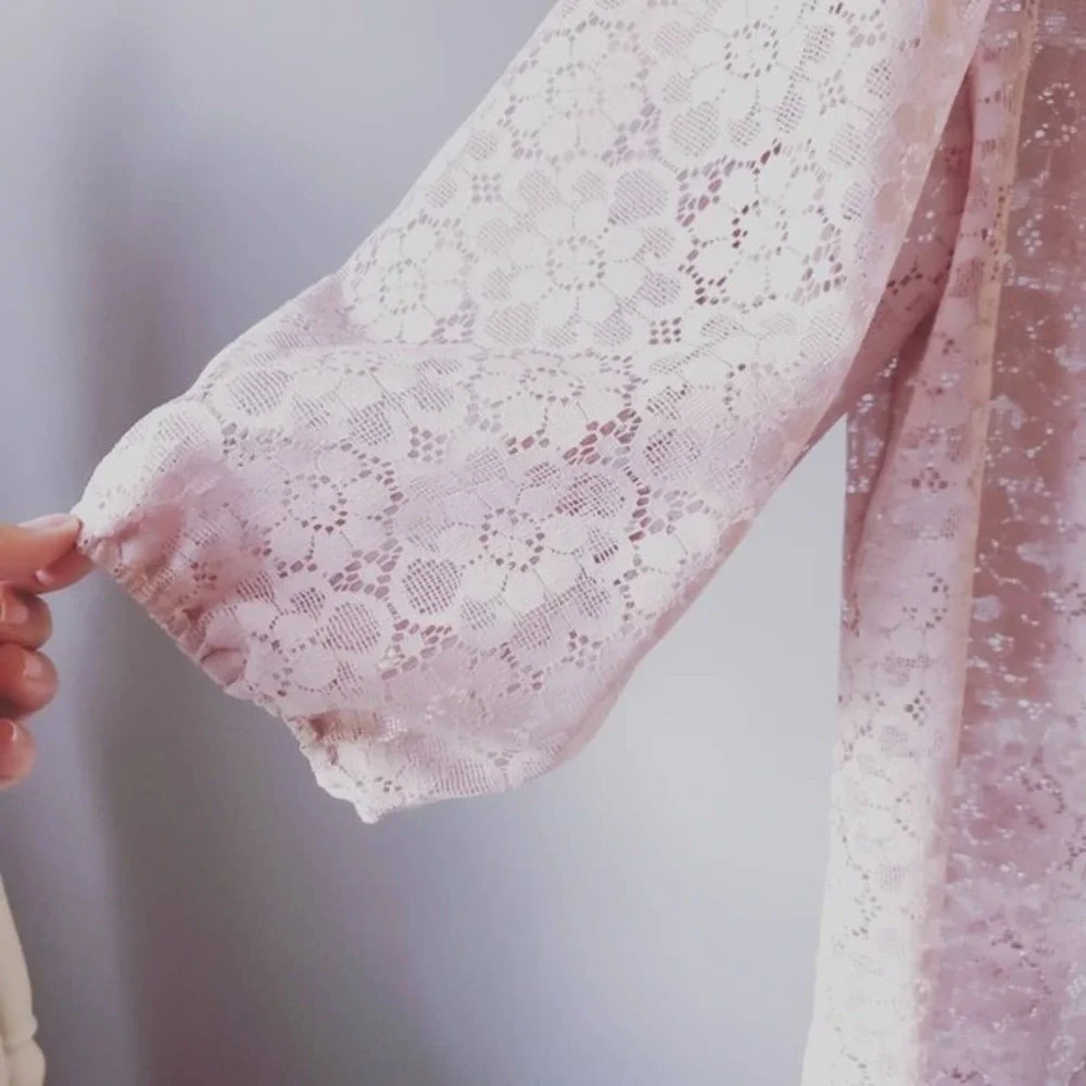 vintage, blush colored, lace‎ top medium